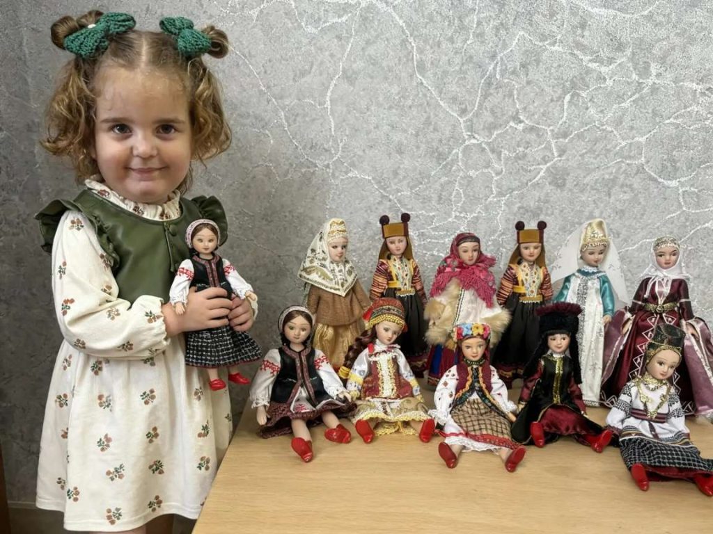 «Кукольный этномир»: как личная коллекция Алены Гориной стала выставкой о дружбе народов