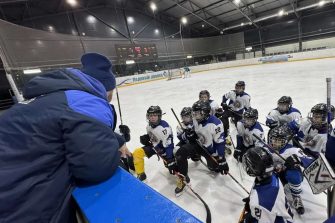 Разгромная победа: ХК «Светлый» из Кашарского района обыграл шахтинских «Акул» со счётом 18:2