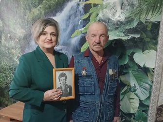 Герои живут среди нас: глава Фомино-Свечниковского поселения поздравила воина-афганца с праздником