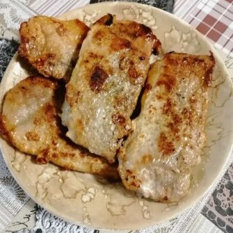 Идеальный жареный стейк: сочный, румяный, с хрустящей корочкой