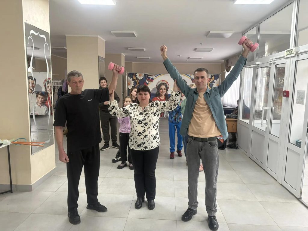 В Кашарском РДК папы особенных детей вместе с сыновьями прошли «Путь к Победе»