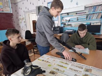 В Россошанской школе готовятся к «Зарнице 2.0»: отряд «Катюша» осваивает навыки будущих защитников