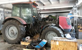 В хозяйствах Кашарского района полным ходом идёт подготовка техники к полевым работам