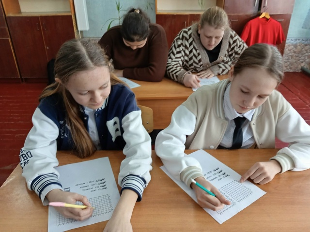 В Сариновской школе устроили «Лингвистический шторм» в честь Дня родного языка