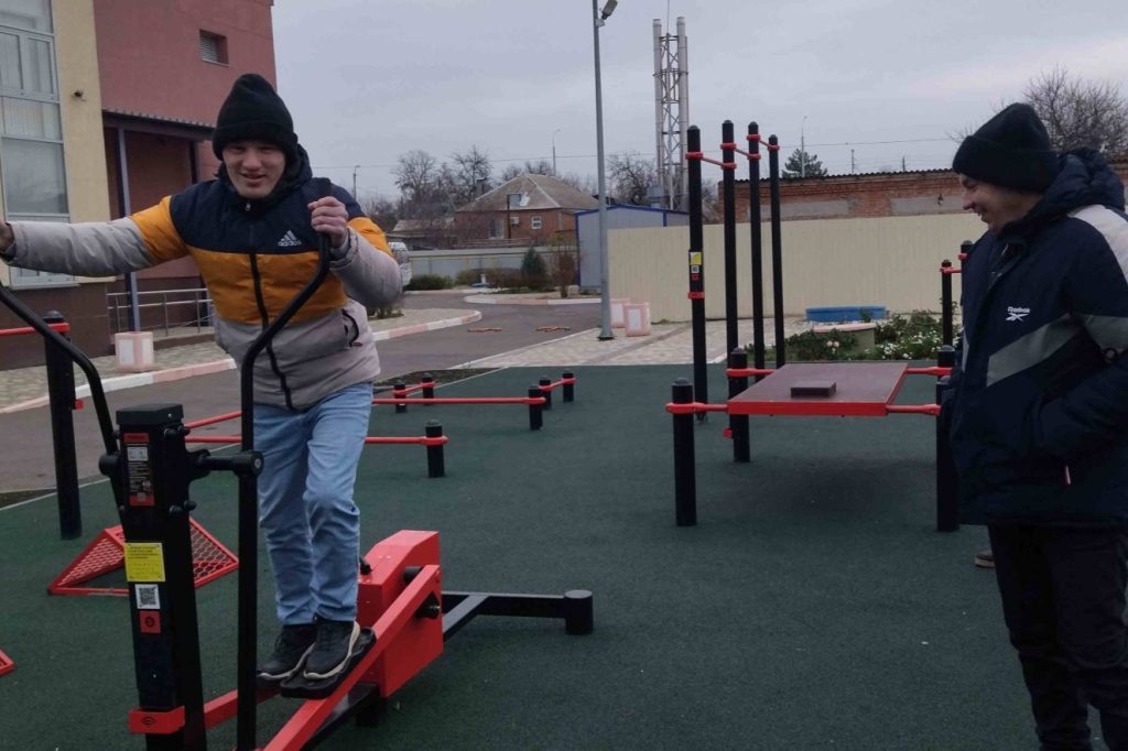 В Кашарском ПНИ прошел активный «День воспоминаний» на спортивной площадке