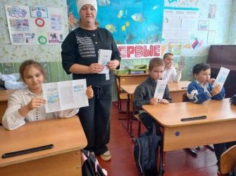 «Тонкий лёд — большая беда»: культработник из Вяжинского ДК напомнила детям о безопасности