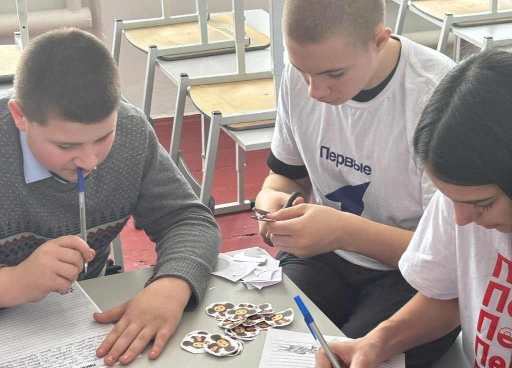 Индустриальские Первые — своим защитникам: письма и окопные свечи отправились на передовую