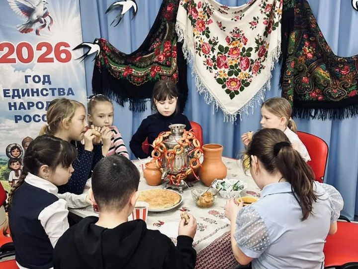 В Центре внешкольной работы весело встретили Масленицу