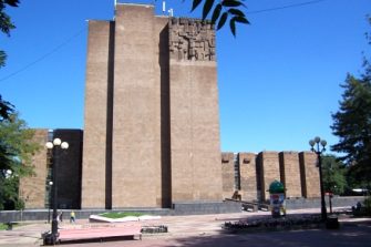 Книжная выставка в Донской публичной: узнай Россию по словарям и энциклопедиям