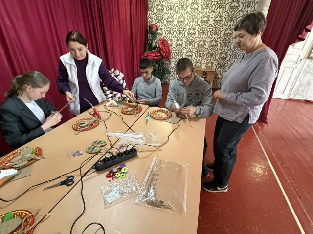 Пономаревские школьники прикоснулись к истории русского лаптя