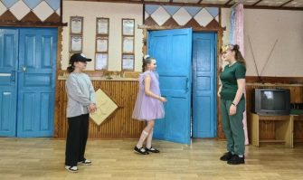 Талловеровские «Орлята» подарили дошколятам театральную сказку