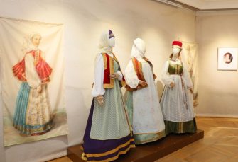 «Новоторжские щеголихи»: уникальная выставка народного костюма открылась в Вёшенской
