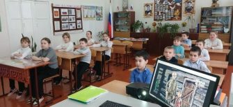 Талловеровские школьники прикоснулись к подвигу: в школе прошёл «Народный кинопоказ»
