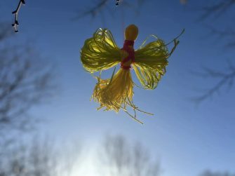 Яркая инсталляция стала новым символом социально-реабилитационного центра для несовершеннолетних