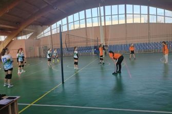 Девушки Кашарского района сразились в волейбол на школьных соревнованиях