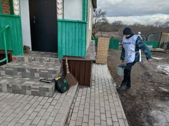 Сариновские школьники провели акцию «Помощь с любовью» для ветеранов