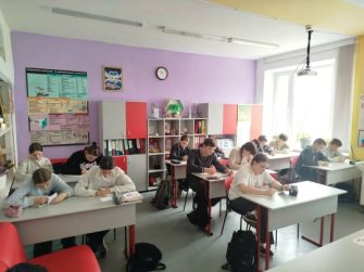 Ученики Киевской школы передали слова поддержки бойцам СВО