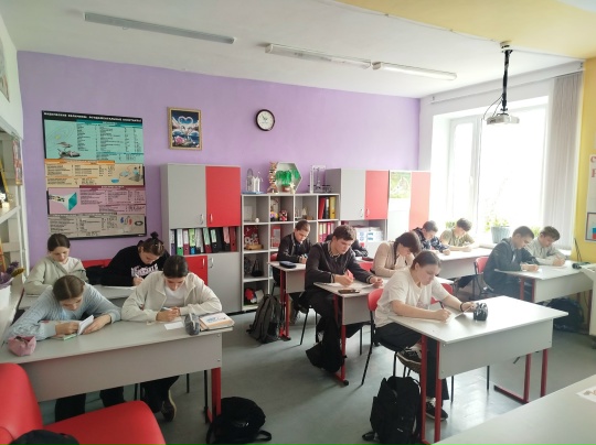 Ученики Киевской школы передали слова поддержки бойцам СВО