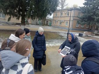 Кашарская молодёжь угадывала писателей по портретам на улицах района