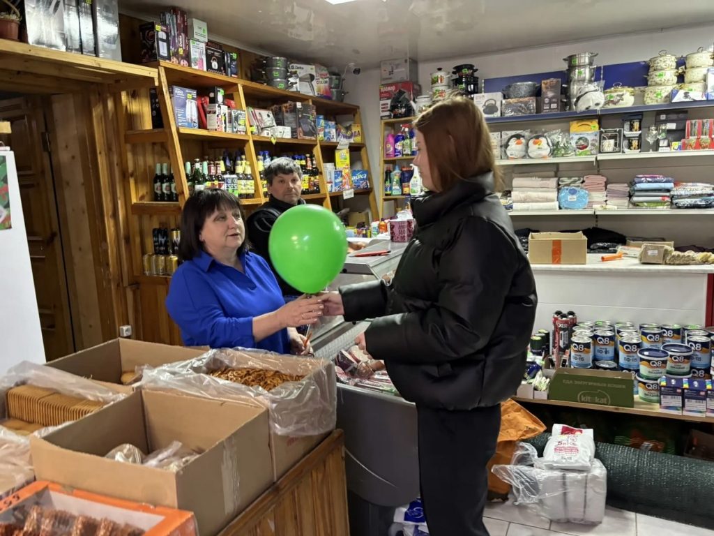 Культработники Каменки подарили односельчанам «кусочек счастья»