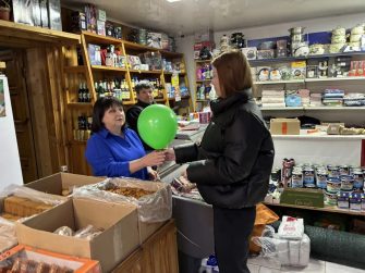 Культработники Каменки подарили односельчанам «кусочек счастья»