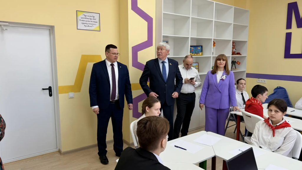 Вячеслав Василенко оценил работу молодёжного центра «Дон Молодой» в Кашарском районе