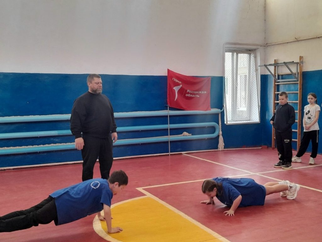 В Поповской школе «Первые» покоряли полосу препятствий