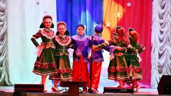 В Верхнемакеевке в Год единства народов России прошёл праздничный концерт