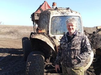 «За зиму соскучились по работе», — говорит механизатор Александр Калашников