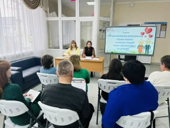 В Кашарском РДК культорганизаторов учили работать с пожилыми людьми