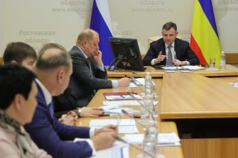 На совещании в правительстве Ростовской области губернатор Юрий Слюсарь поднял тему борьбы с «серыми» возчиками