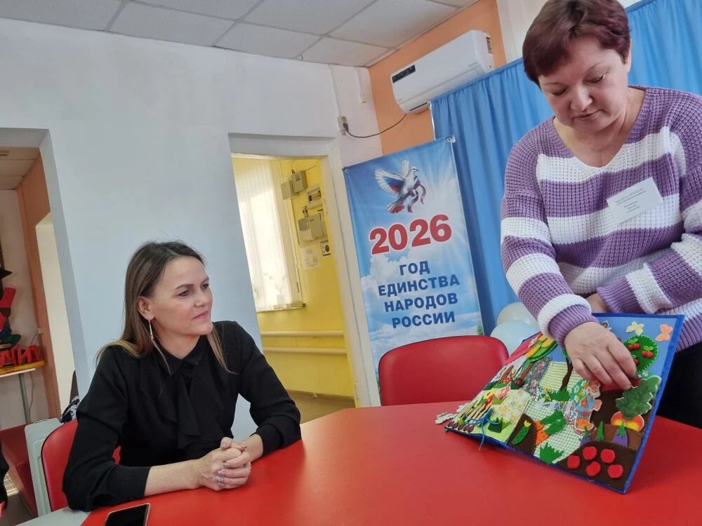 В СРЦ Верхнемакеевки прошёл творческий семинар: лэпбуки, сказка и чай с пользой