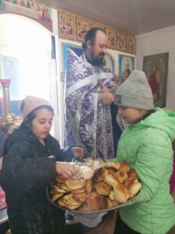 В храме села Первомайское испекли угощение к двум праздникам