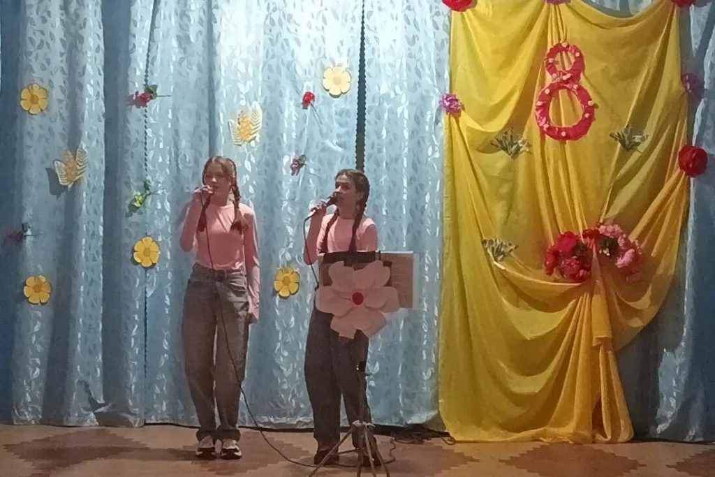 В Фомино-Свечниковском поселении поздравили женщин