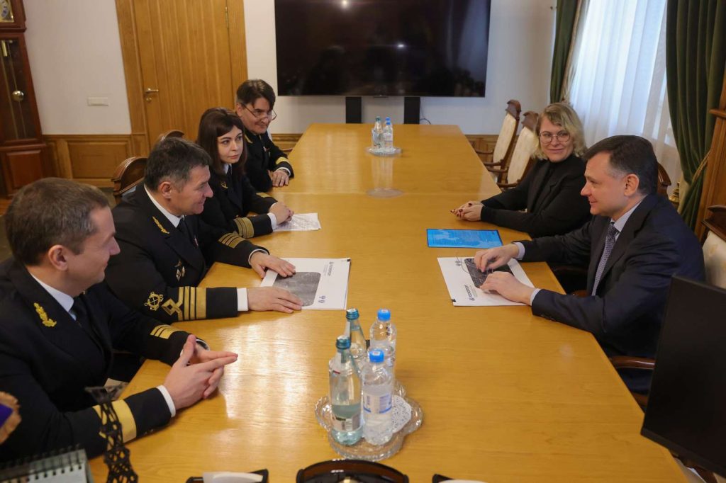 Губернатор Юрий Слюсарь обсудил развитие портов и набережной Ростова с главой Росморречфлота