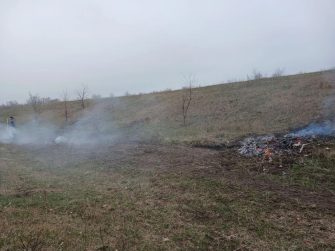 Жители хутора Вишнёвка очистили балку от кладбищенского мусора