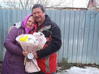 Соцработник поздравил с днём рождения ветерана труда в Кашарском районе