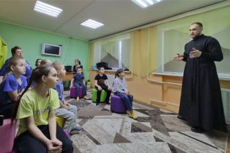 Воспитанники социального центра Кашарского района встретились с представителями храма