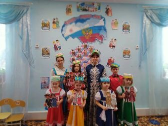 Воспитанники детсада «Зарянка» изучили театральные традиции народов России