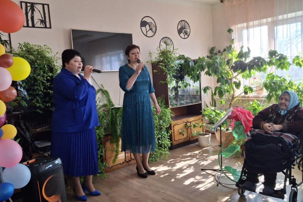 Весенний концерт подарил тепло и радость жителям Верхнесвечниковского дома-интерната