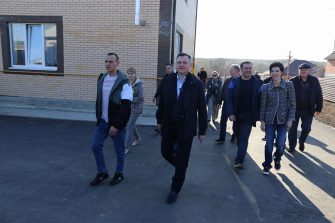 Социальные проекты «Светлого» в Каменке получили высокую оценку губернатора