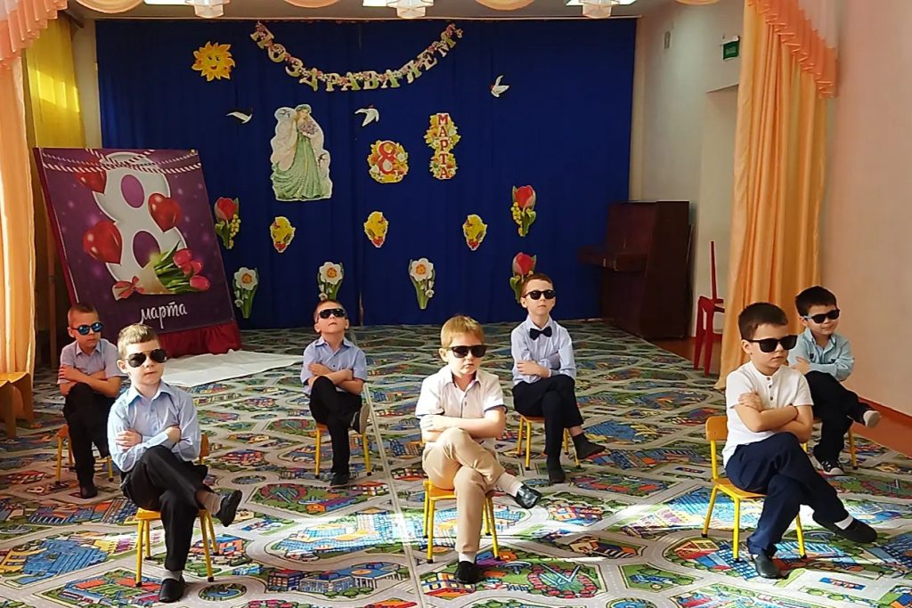 Группа «Пчелки» из Кашар выступила с концертом для мам и бабушек