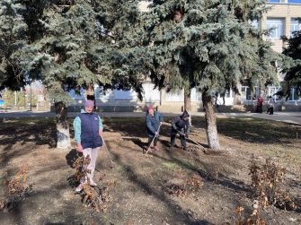 В Кашарах прошел масштабный субботник: на уборку вышли организации и предприятия района