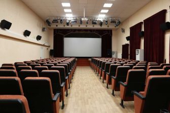 Кинозал в Каменке набирает популярность