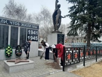 Поповские школьники взяли шефство над памятником воинам-землякам