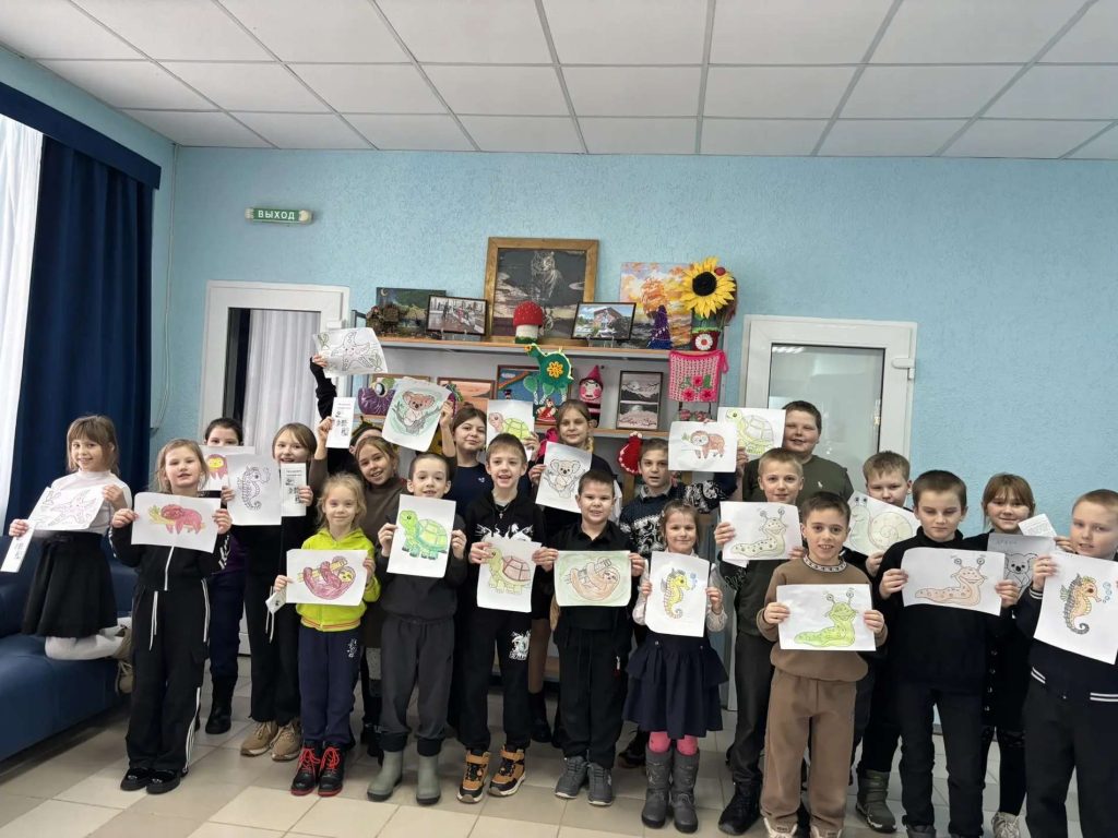 В Поповском ДК отметили Всемирный день неторопливости: рисовали улиток и учились у ленивцев