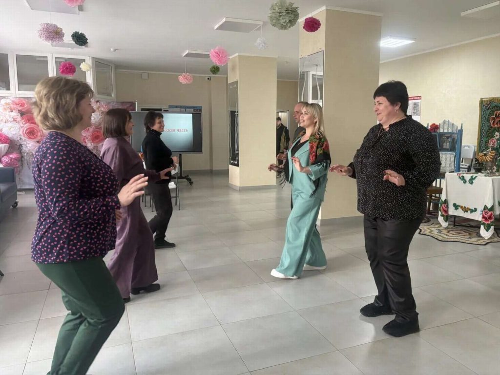 В Кашарах в «Школе клубного работника» прошел практикум по игровым технологиям