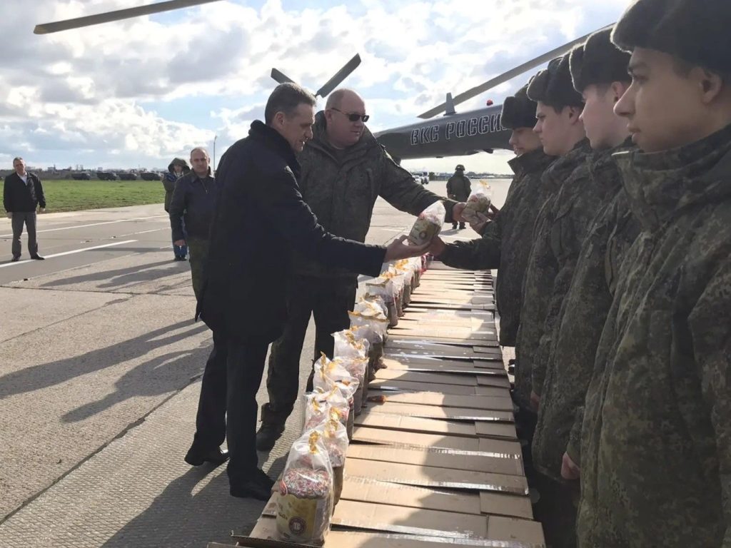 Донские хлебопеки передали на передовую 6 тысяч пасхальных куличей