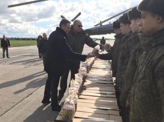 Донские хлебопеки передали на передовую 6 тысяч пасхальных куличей