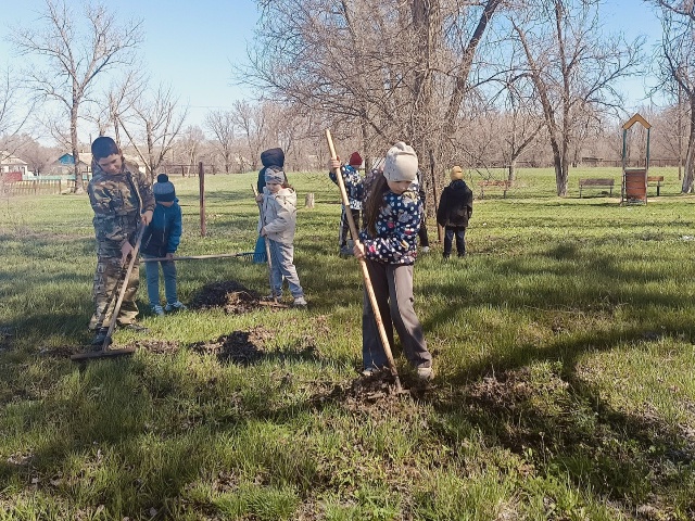 В Пономаревской школе прошла экологическая акция «Чистый двор»